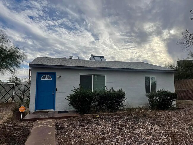 property at 416 E Linden St