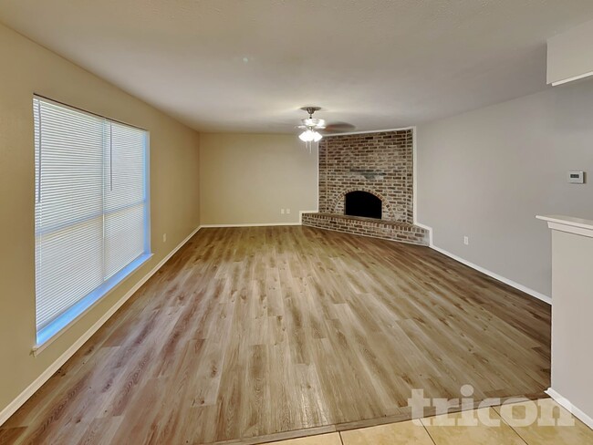 1555 Willowbrook St in Lancaster, TX - Building Photo - Building Photo