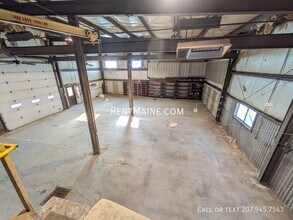 38 Railroad St, Unit 5 in Clinton, ME - Foto de edificio - Building Photo