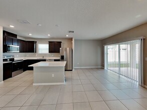 1151 Sugarwood St in Davenport, FL - Foto de edificio - Building Photo