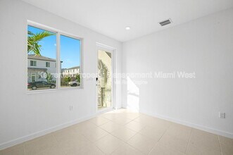 1385 SE 7th Ter in Homestead, FL - Foto de edificio - Building Photo