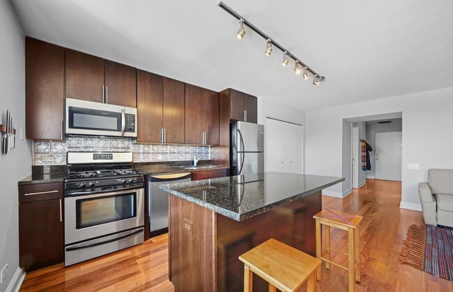 1600 N Halsted St, Unit 3F in Chicago, IL - Building Photo - Building Photo