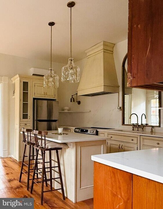 46 York St in Lambertville, NJ - Building Photo