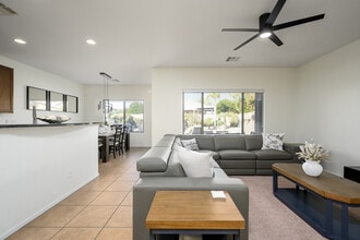 5536 W Andrea Dr in Phoenix, AZ - Building Photo - Building Photo