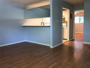 5001 Bull Creek Rd in Austin, TX - Foto de edificio - Building Photo