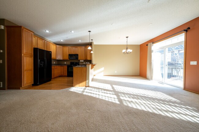 3661 Hazel Trail in Woodbury, MN - Building Photo - Building Photo