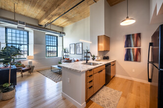 Stone Mill Lofts in Lawrence, MA - Foto de edificio - Building Photo