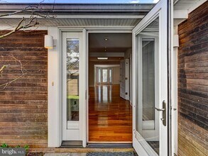 6138 Barroll Rd in Baltimore, MD - Building Photo - Building Photo