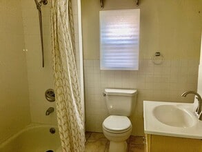 1122 S Broad St, Unit #2 in Philadelphia, PA - Building Photo - Building Photo