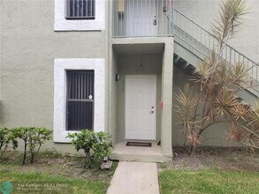 8761 NW 39th St in Sunrise, FL - Building Photo - Building Photo