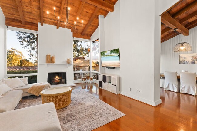 16936 Via De Santa Fe in Rancho Santa Fe, CA - Foto de edificio - Building Photo