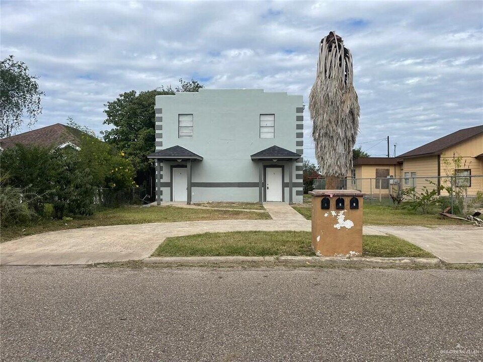 7 E Van Week St in Edinburg, TX - Building Photo