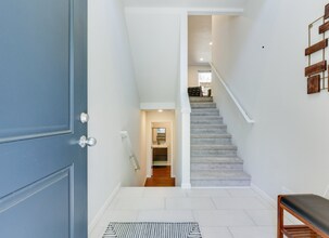 10457 NE Park Ridge Way in Hillsboro, OR - Building Photo - Building Photo