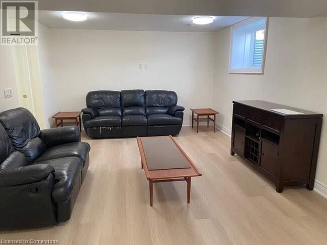 8901 Angie Dr in Niagara Falls, ON - Building Photo - Building Photo