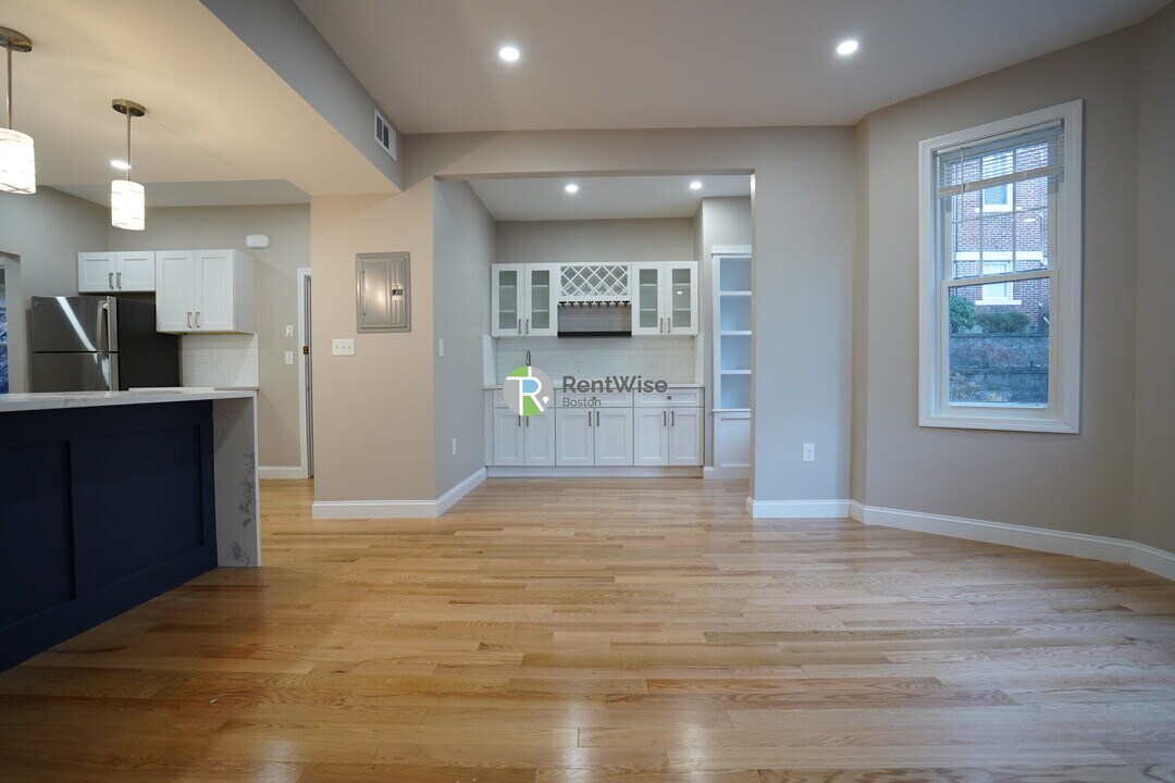 10 Lorraine Terrace in Boston, MA - Building Photo
