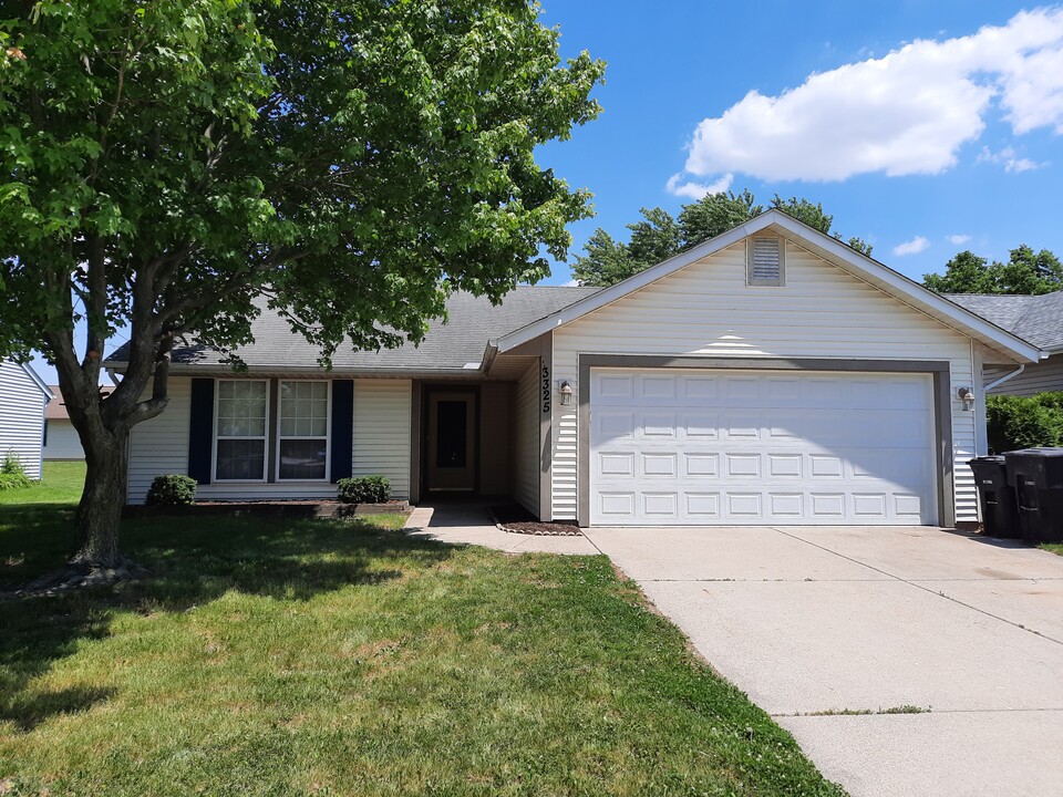 3325 Sussex Ln in Lafayette, IN - Foto de edificio