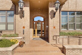 445 W Blount Ave, Unit 105 in Knoxville, TN - Foto de edificio - Building Photo