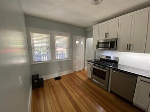 7 Bay State Ave, Unit 1 in Somerville, MA - Foto de edificio - Building Photo