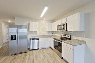 1237 Zoysia Dr in Rocky Mount, NC - Foto de edificio - Building Photo