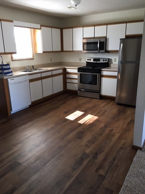 3104 Ross Ct, Unit 3104 Ross Court #1 in Dodge City, KS - Building Photo - Building Photo