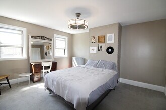 196 Dorchester St, Unit 1 in Boston, MA - Foto de edificio - Building Photo