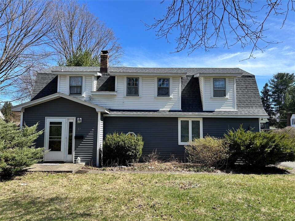 57 Violet Pl in Rhinebeck, NY - Building Photo