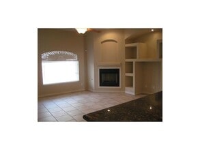 6368 Franklin Crest Drive in El Paso, TX - Foto de edificio - Building Photo