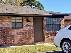 436 Helen St in Conway, AR - Building Photo