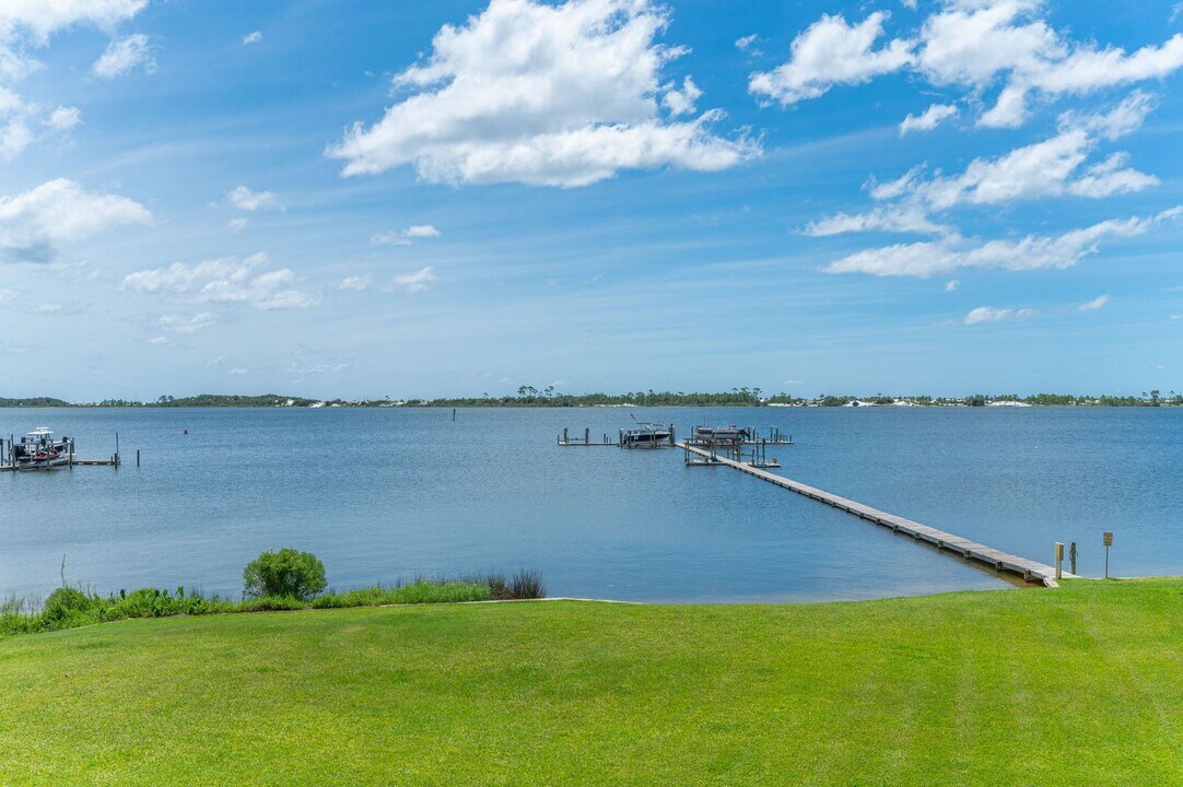 1691 US-98 in Mary Esther, FL - Building Photo