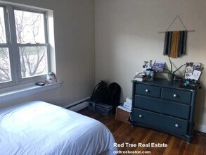 9 Chiswick Ter, Unit 2 in Boston, MA - Foto de edificio - Building Photo