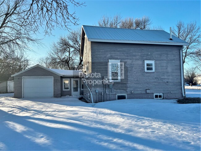 510 E Maple St in Parkston, SD - Building Photo - Building Photo