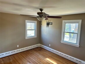 17 Pound Rd in Westerly, RI - Building Photo - Building Photo