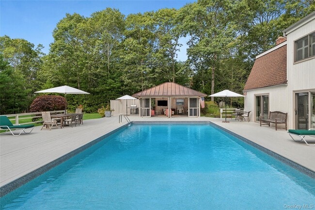 11 Sandown Ct in Wainscott, NY - Building Photo - Building Photo