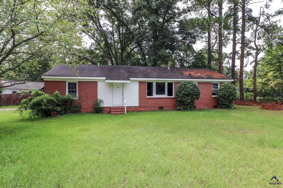 130 Holly St in Warner Robins, GA - Building Photo