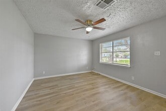 2803 22nd St in Dickinson, TX - Building Photo - Building Photo