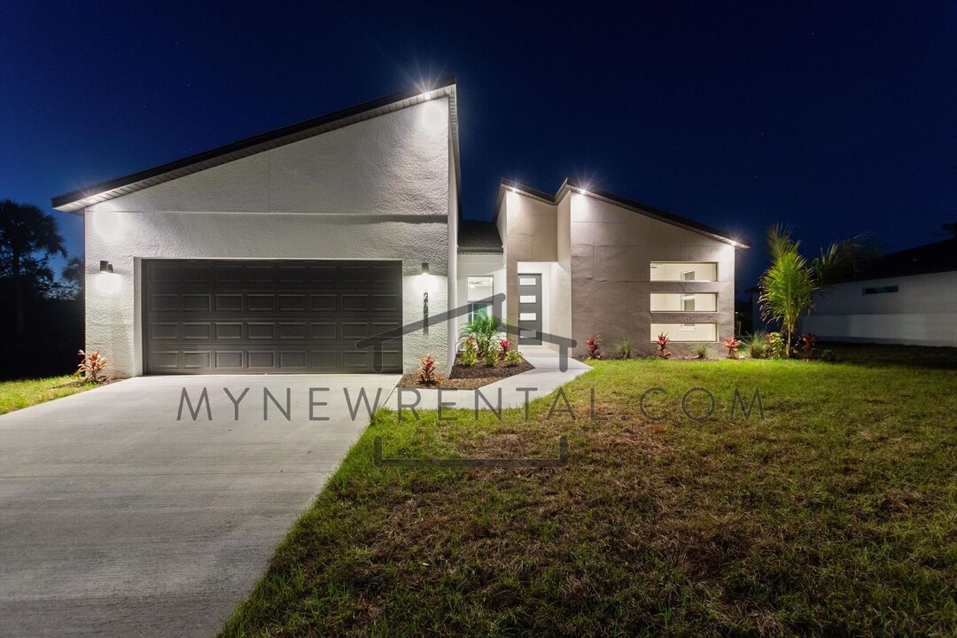 2624 Valkaria Ave in North Port, FL - Building Photo