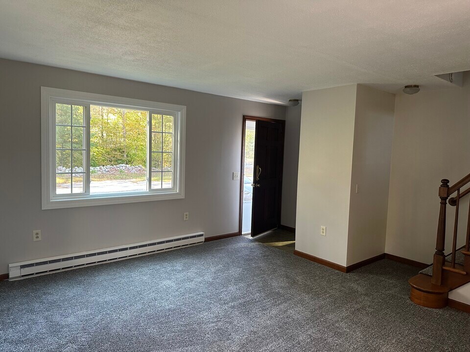 2 Old Brooklyn Turnpike, Unit Apt A in Windham, CT - Building Photo