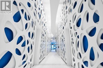 1 Bloor St E in Toronto, ON - Building Photo - Building Photo