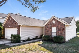 3015 Mallard Forest Dr in Charlotte, NC - Foto de edificio - Building Photo