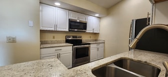 10085 W Lisbon Ave in Milwaukee, WI - Building Photo