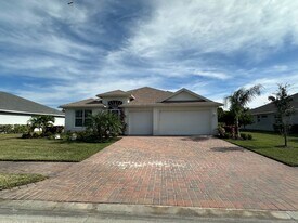 8330 Summer Lake Dr SW in Vero Beach, FL - Building Photo