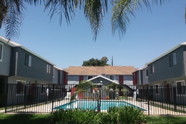 Mountain View Townhomes in Hemet, CA - Building Photo