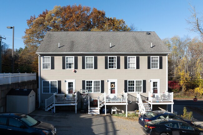 7 Crown Point Dr in Dover, NH - Building Photo - Building Photo