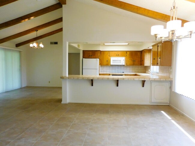 9214 E Belmont Ave in Sanger, CA - Building Photo - Building Photo