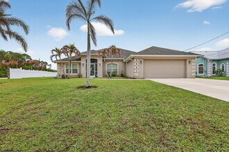 5547 NW Cordrey St in Port St. Lucie, FL - Building Photo - Building Photo