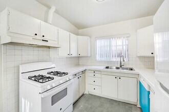 12058 Culver Blvd, Unit 12058 in Los Angeles, CA - Building Photo - Building Photo