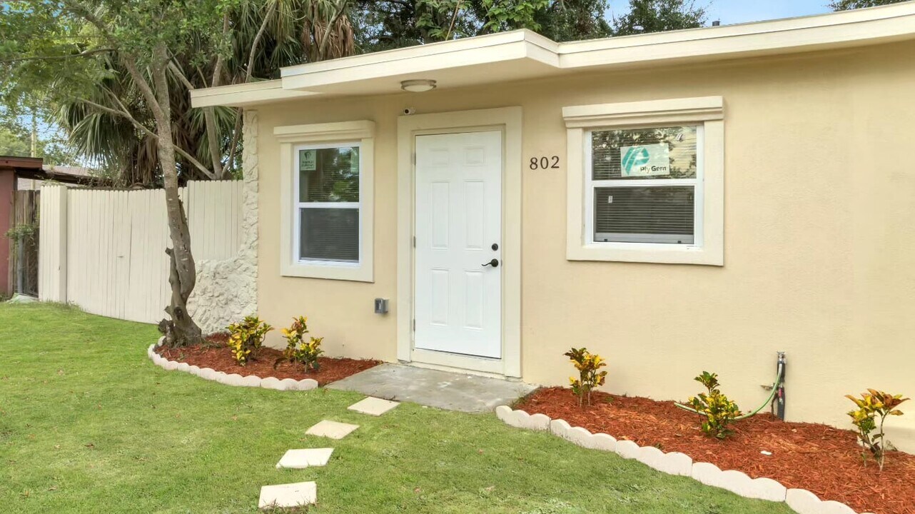 802 Ferndell Rd in Orlando, FL - Foto de edificio