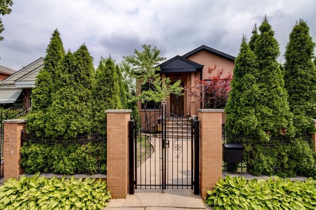 6033 N Jersey Ave in Chicago, IL - Building Photo - Building Photo