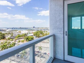 244 Biscayne Blvd in Miami, FL - Building Photo - Building Photo
