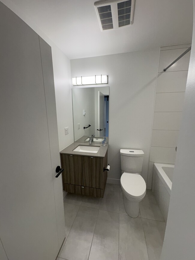 32828 Landeau Pl in Abbotsford, BC - Building Photo - Building Photo